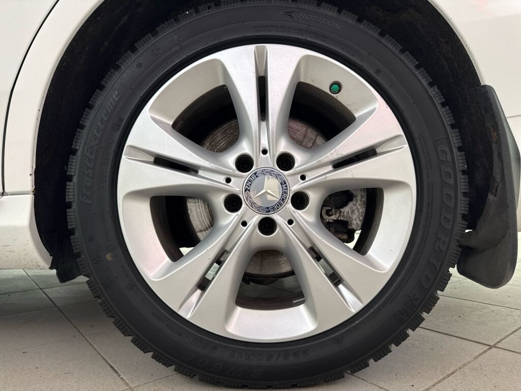 Mercedes-Benz C 2015 Valkoinen