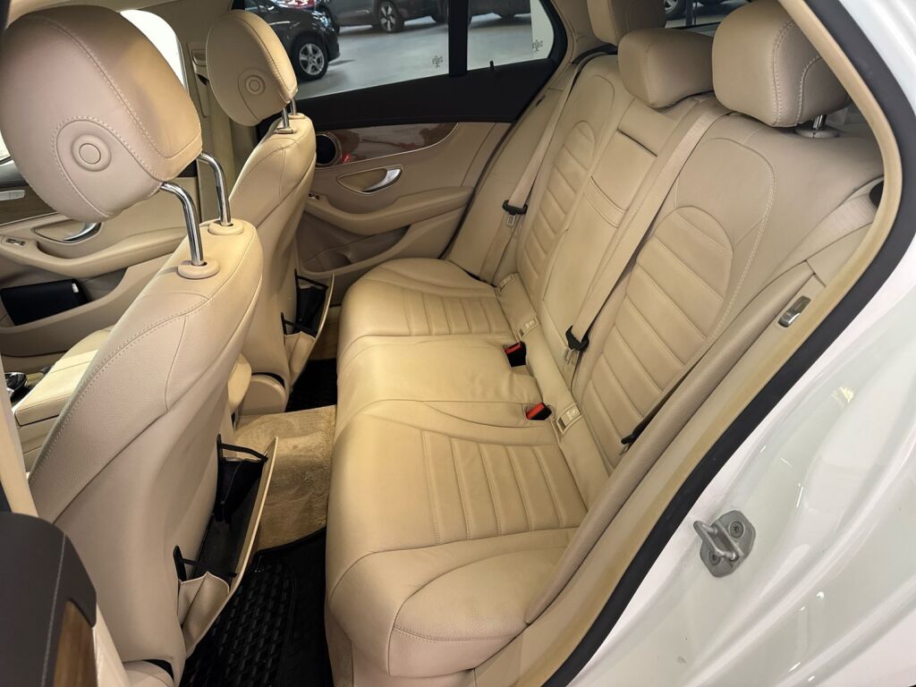 Mercedes-Benz C 2015 Valkoinen