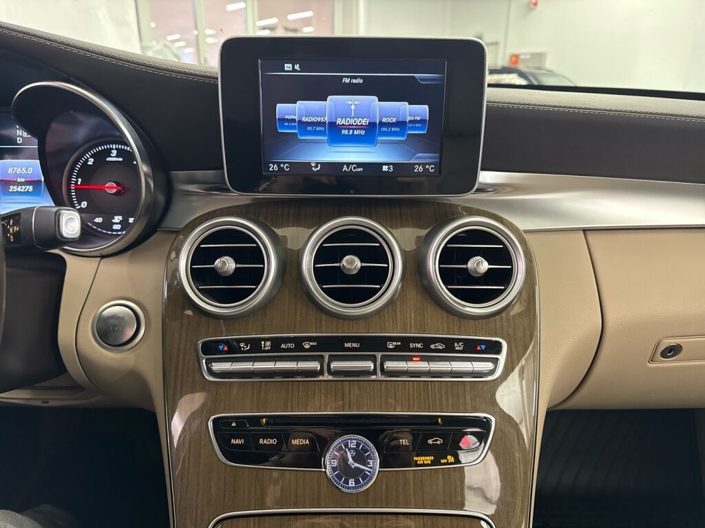 Mercedes-Benz C 2015 Valkoinen