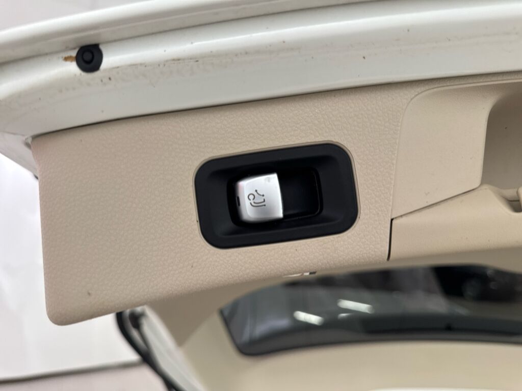 Mercedes-Benz C 2015 Valkoinen