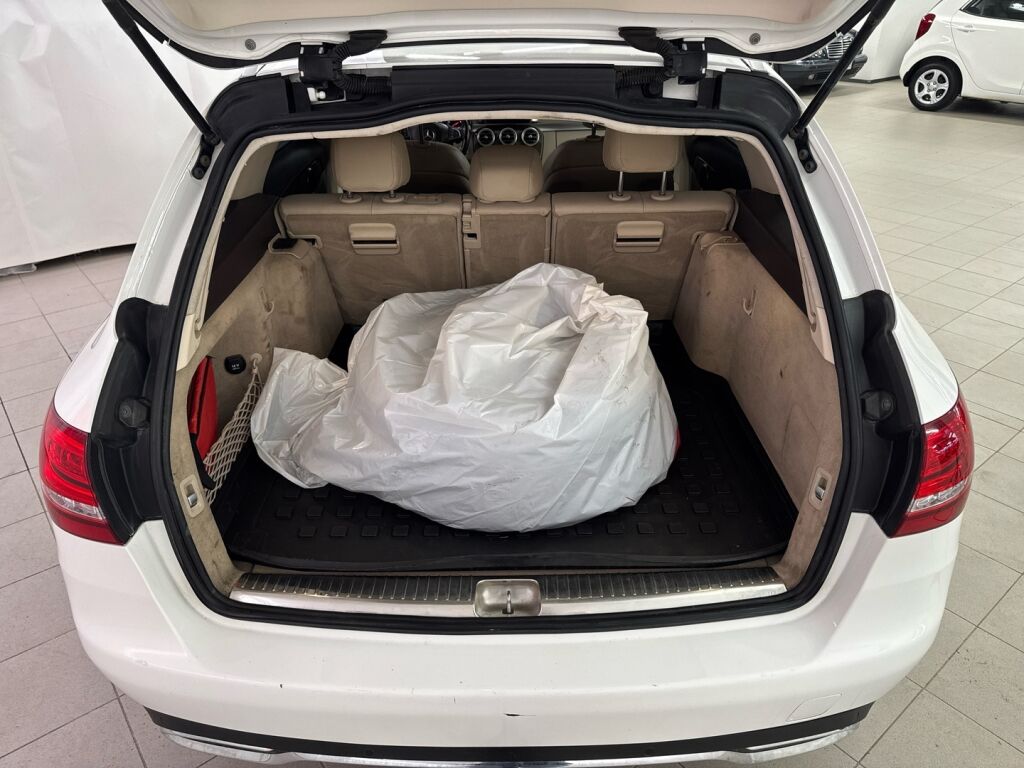 Mercedes-Benz C 2015 Valkoinen