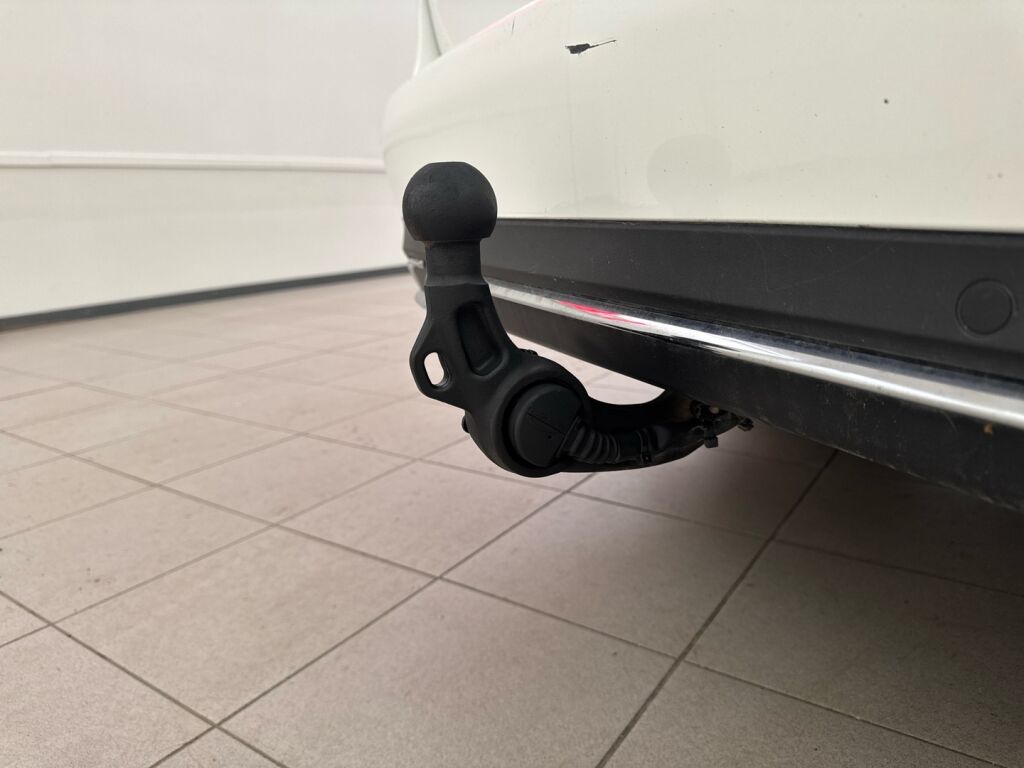 Mercedes-Benz C 2015 Valkoinen