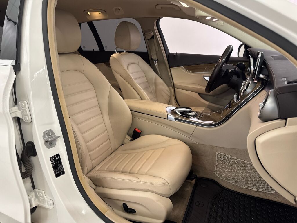 Mercedes-Benz C 2015 Valkoinen