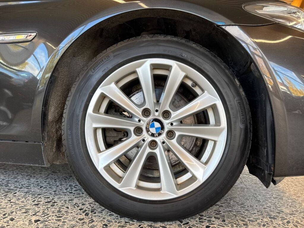 BMW 520 2015 Ruskea (beige)