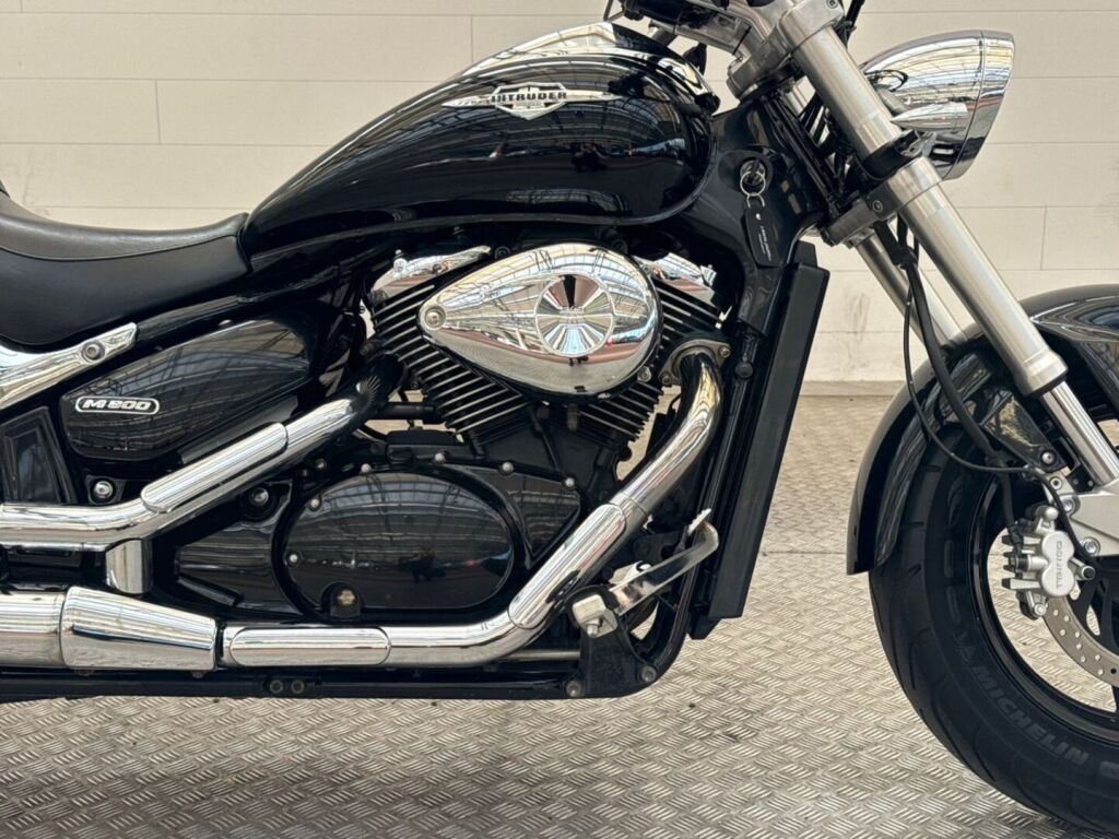 Suzuki Intruder 2005 Musta