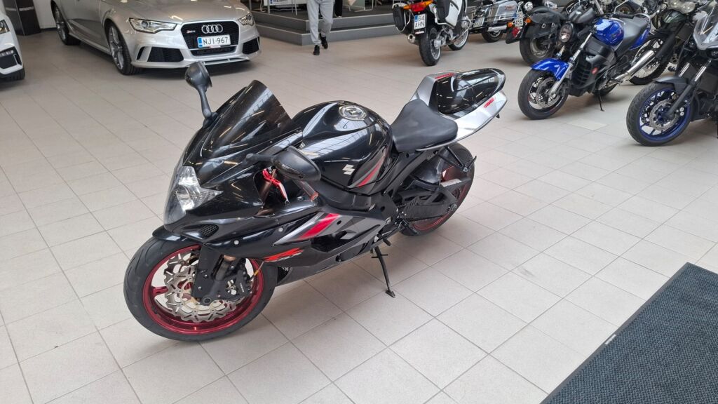 Suzuki GSX-R 2005 moniväri
