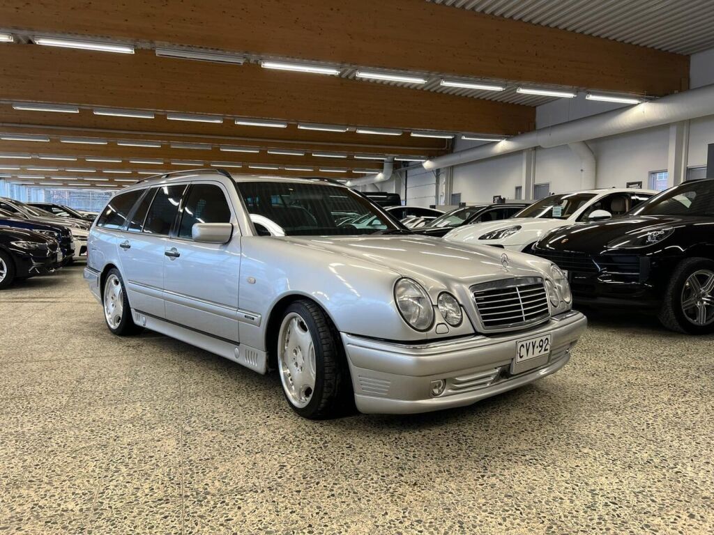 Mercedes-Benz E 1999 Harmaa