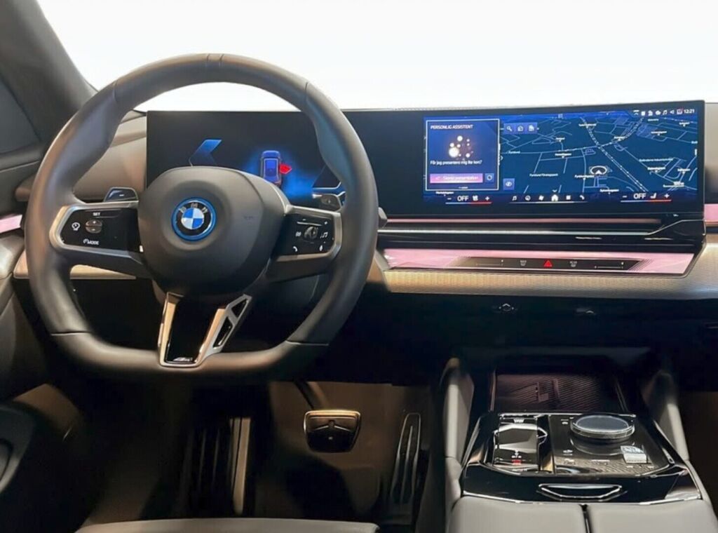 BMW 530 2026 Musta (Black Sapphire Metallic)