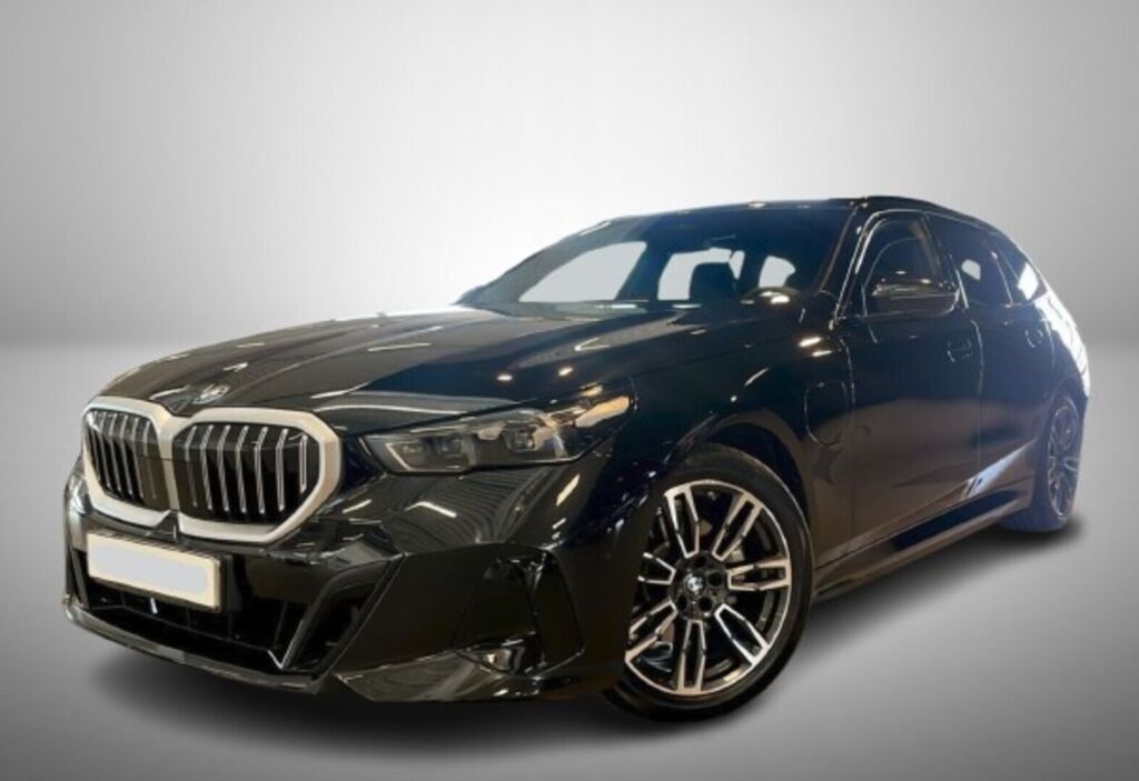 BMW 530 2026 Musta (Black Sapphire Metallic)