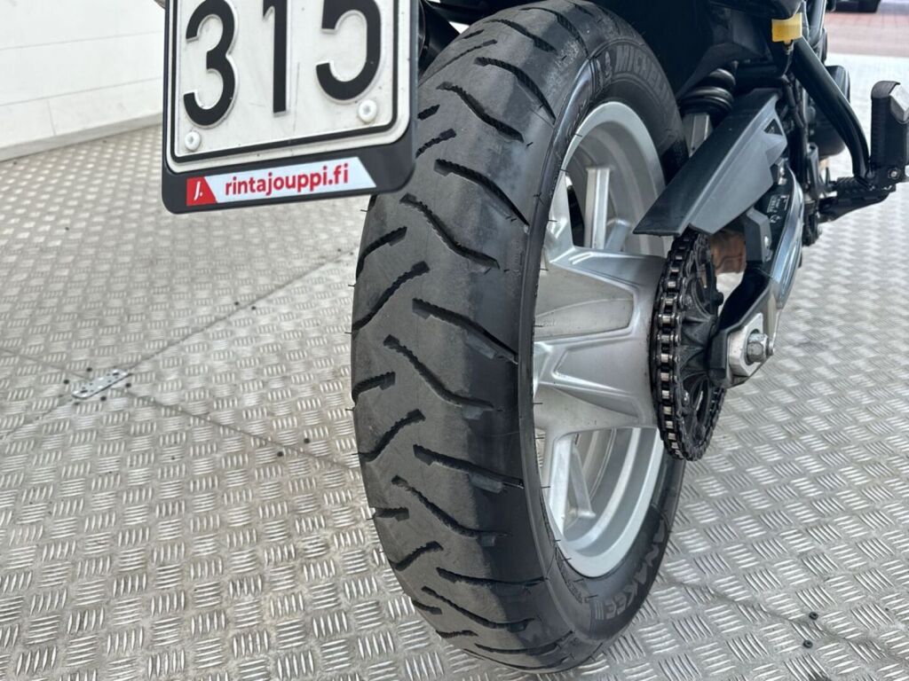 BMW F 2008 Punainen