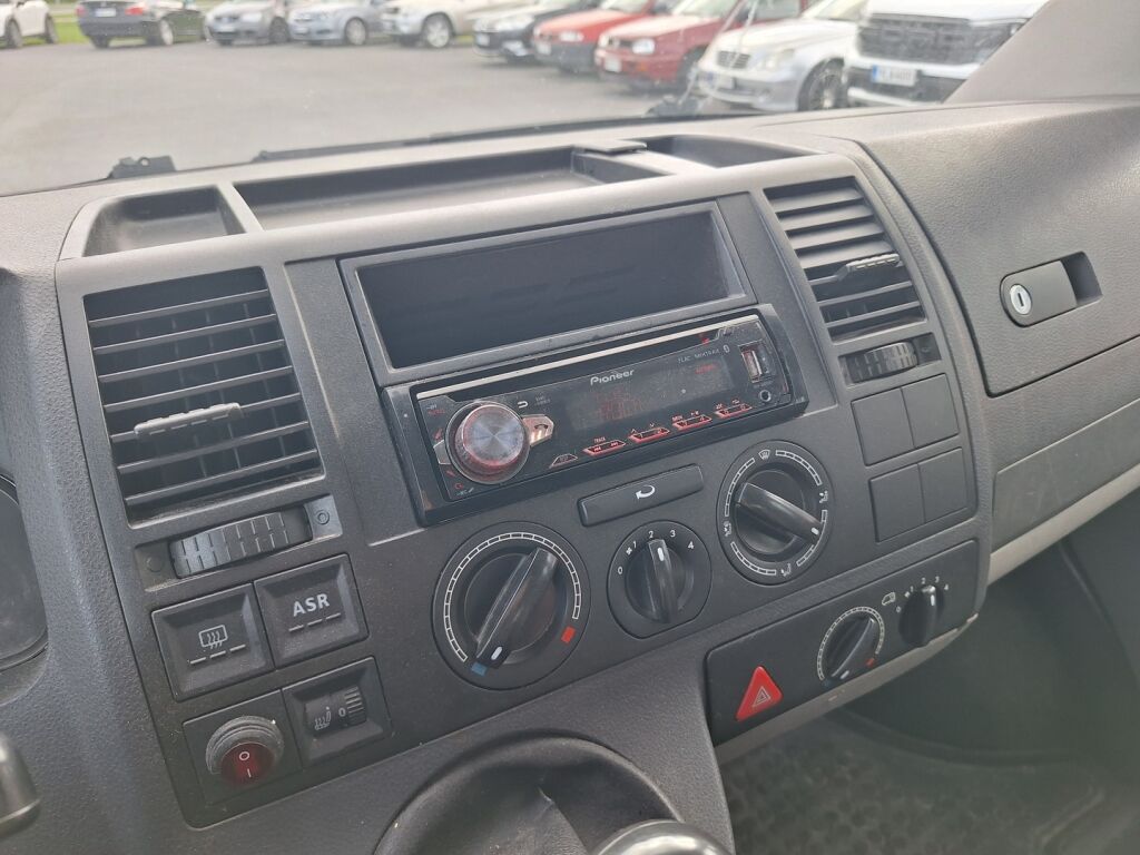 Volkswagen Transporter 2004 Punainen
