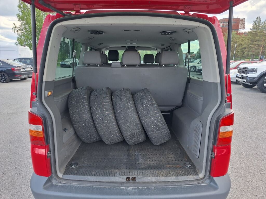 Volkswagen Transporter 2004 Punainen