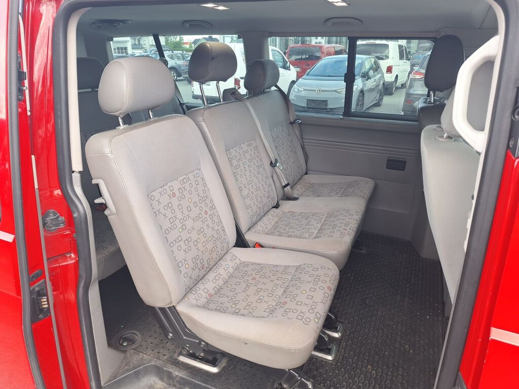 Volkswagen Transporter 2004 Punainen
