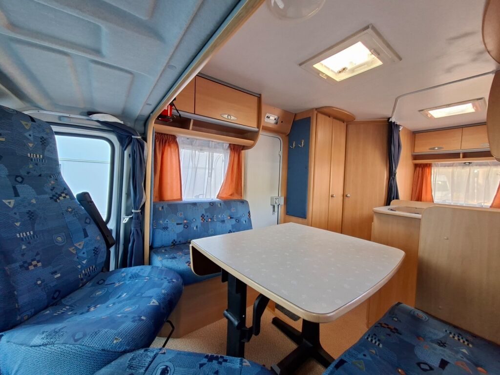 Dethleffs Advantage T 5801 2004 Valkoinen