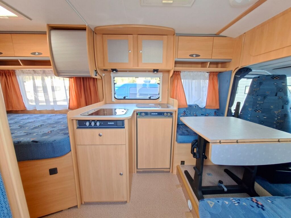 Dethleffs Advantage T 5801 2004 Valkoinen
