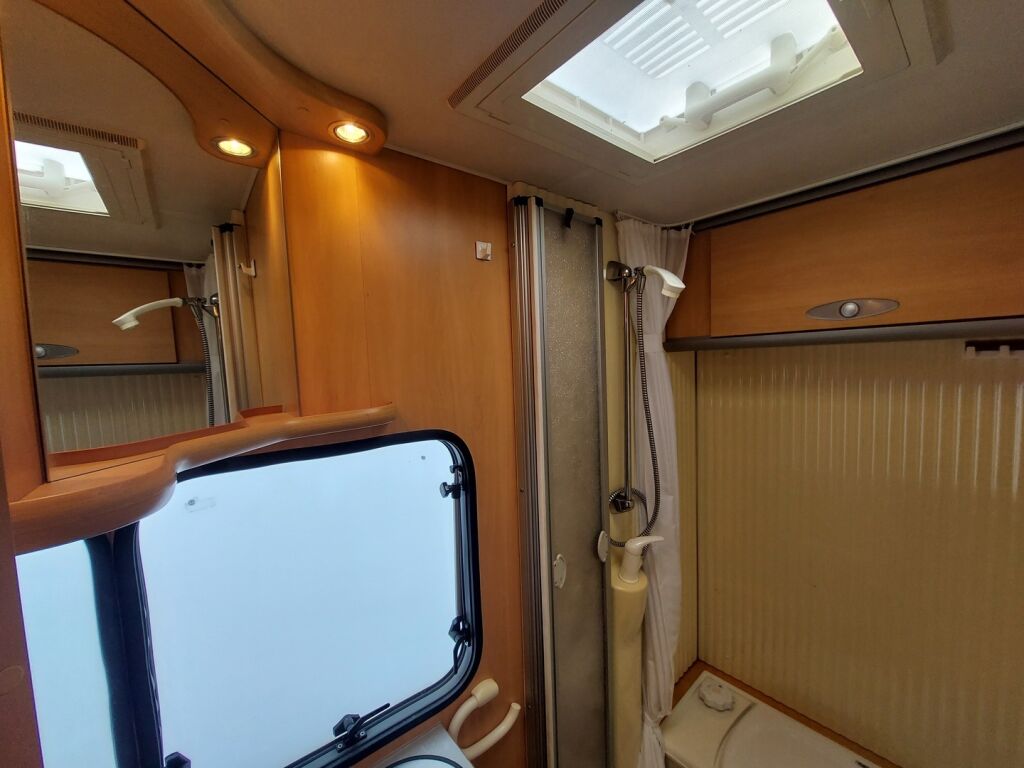 Dethleffs Advantage T 5801 2004 Valkoinen