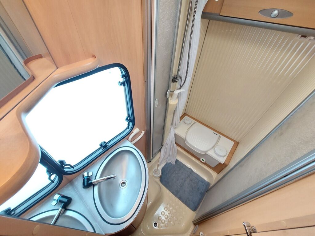 Dethleffs Advantage T 5801 2004 Valkoinen