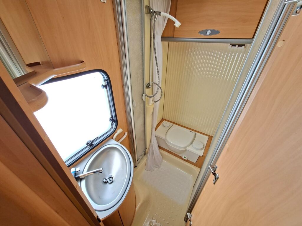 Dethleffs Advantage T 5801 2004 Valkoinen