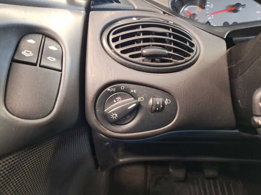 Ford Focus 2005 Harmaa