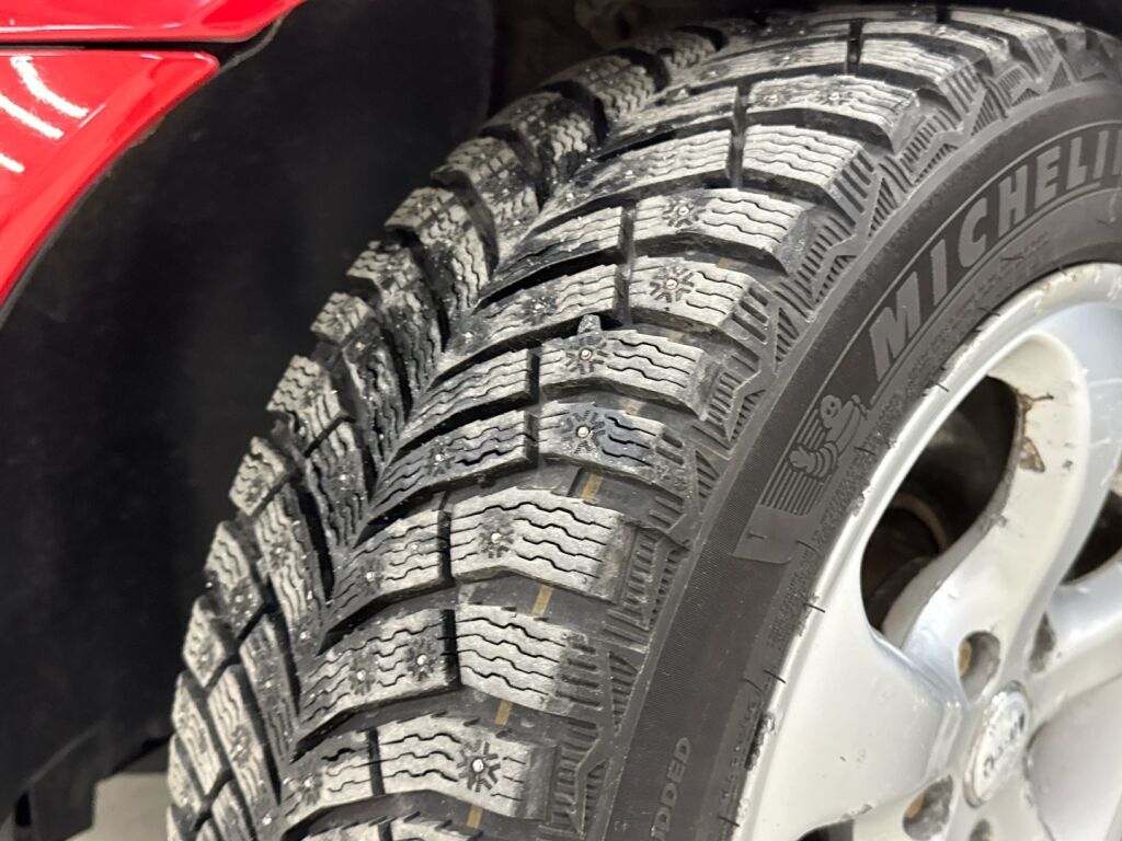 Volvo V50 2005 Punainen