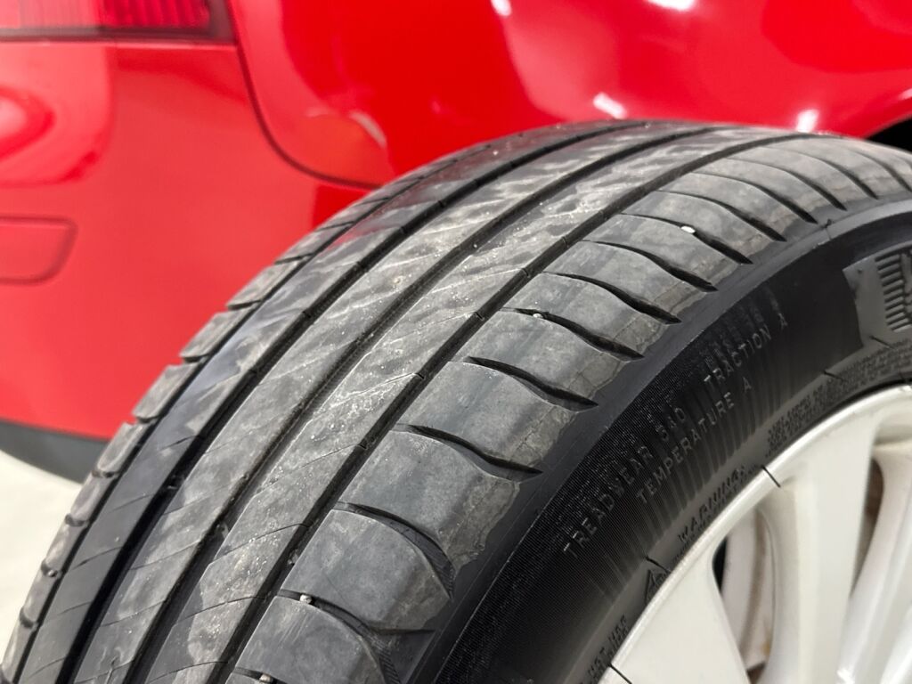 Volvo V50 2005 Punainen