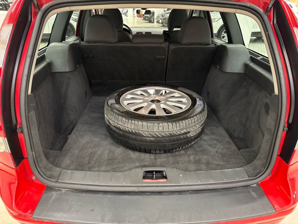 Volvo V50 2005 Punainen