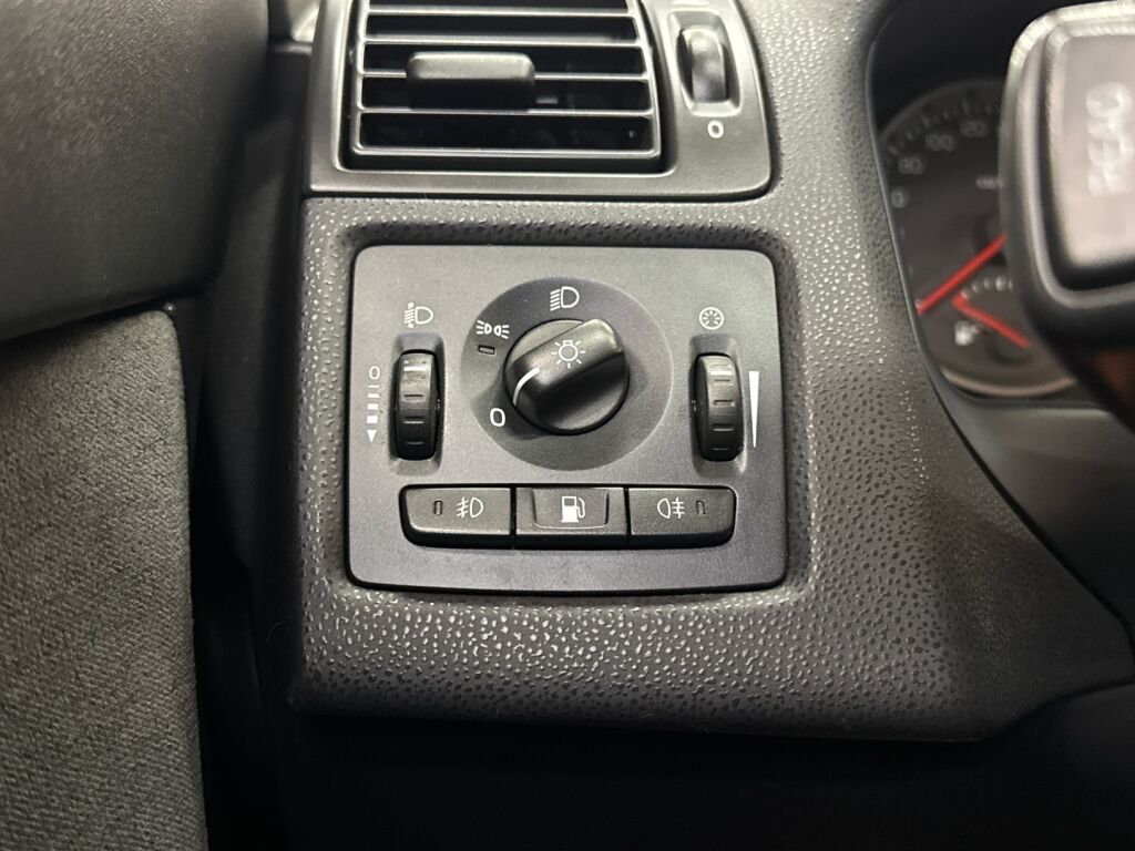 Volvo V50 2005 Punainen