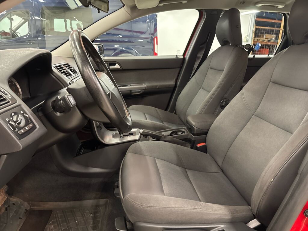 Volvo V50 2005 Punainen