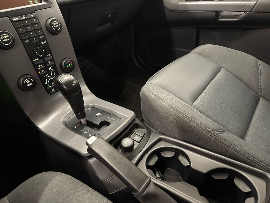 Volvo V50 2005 Punainen