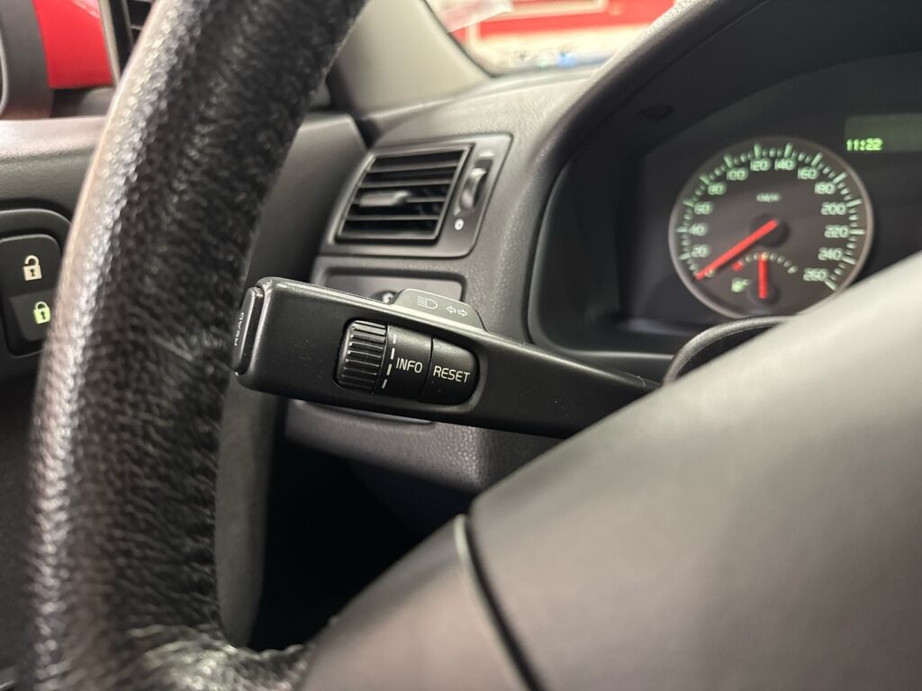 Volvo V50 2005 Punainen