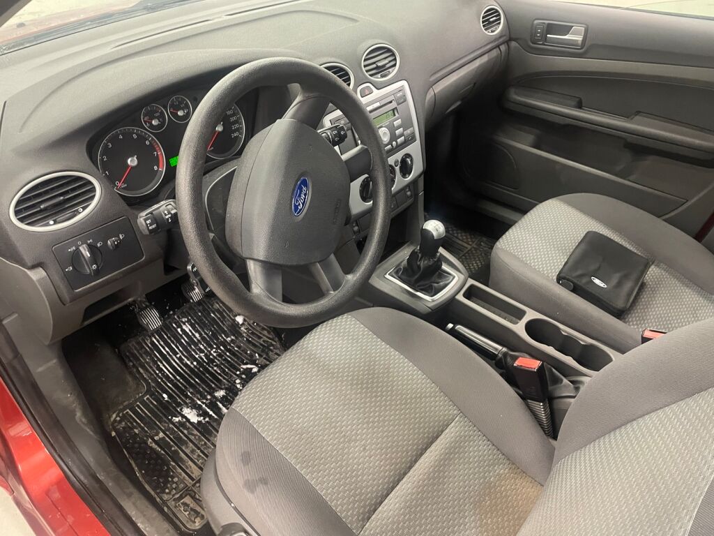 Ford Focus 2006 Punainen