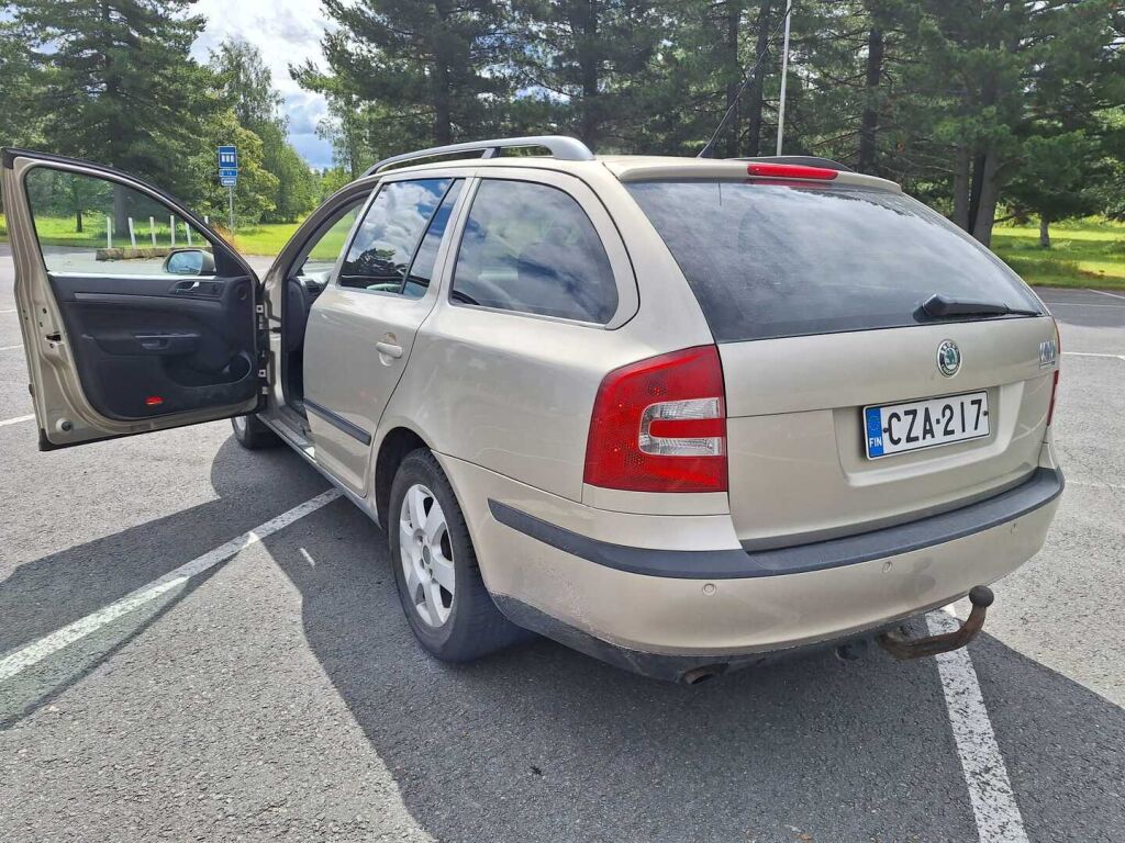 Skoda Octavia 2005 Ruskea (beige)