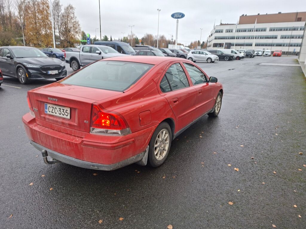 Volvo S60 2006 Punainen