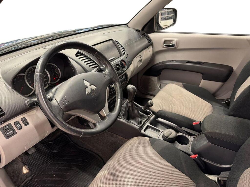 Mitsubishi L200 2011 