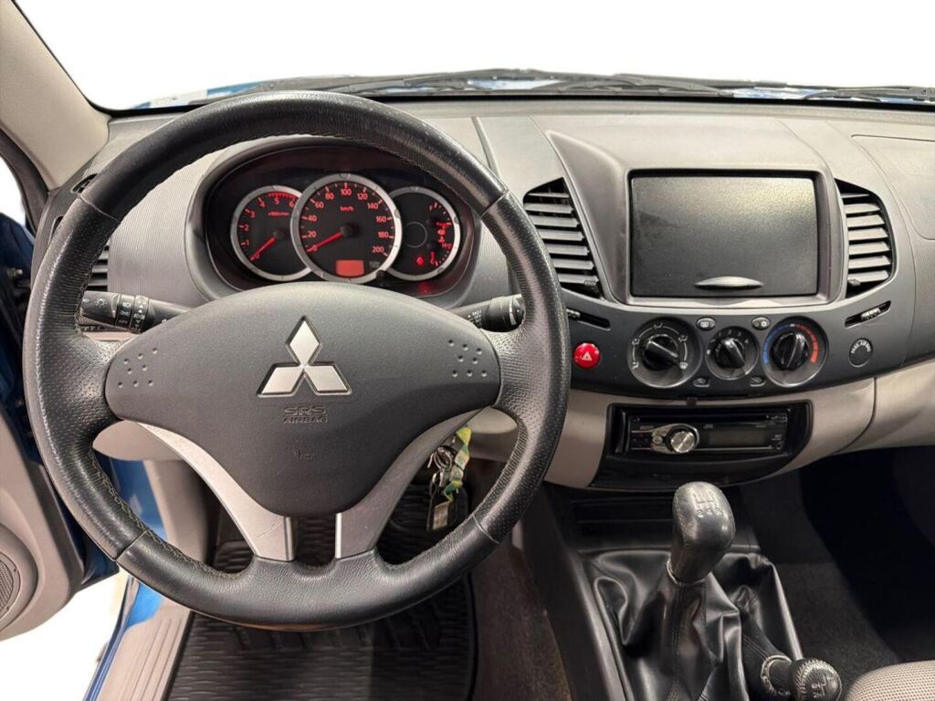 Mitsubishi L200 2011 