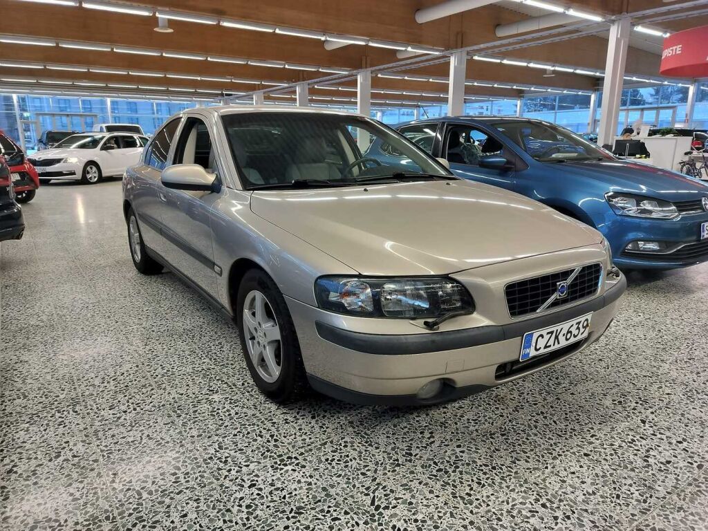 Volvo S60 2002 Ruskea (beige)