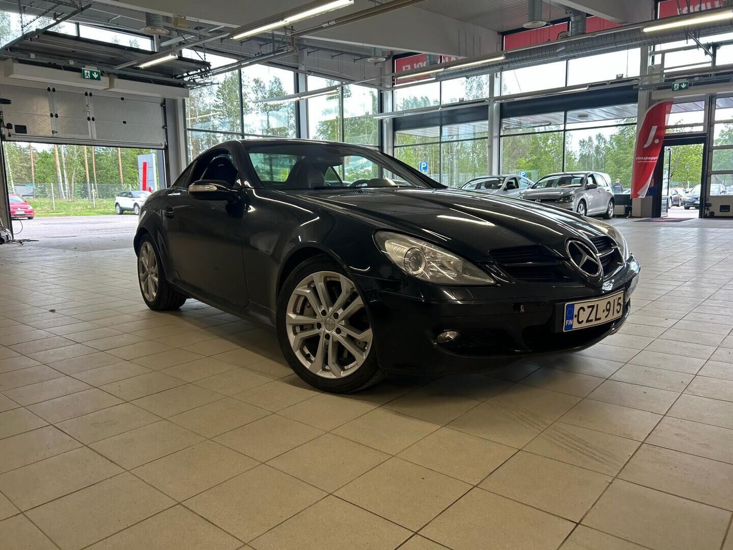 Musta Mercedes-Benz SLK
