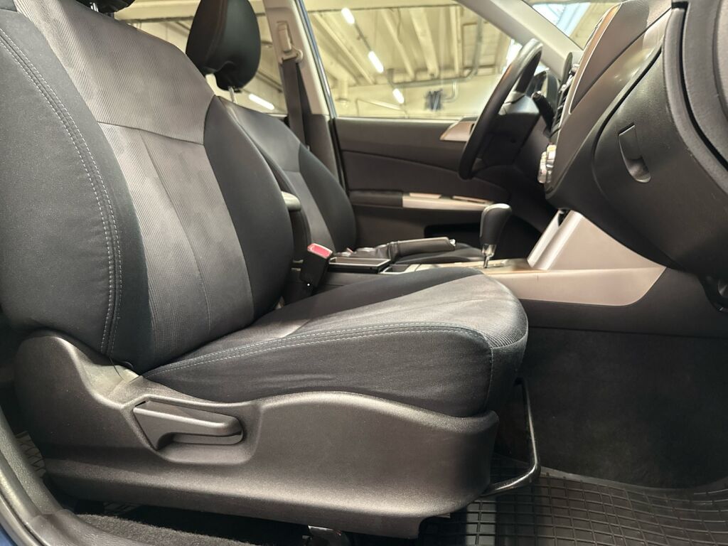 Subaru Forester 2009 Sininen