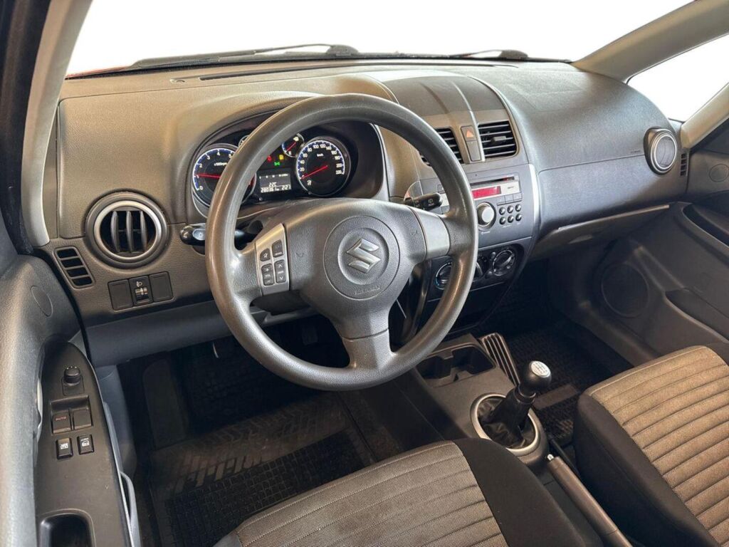 Suzuki SX4 2010 Oranssi