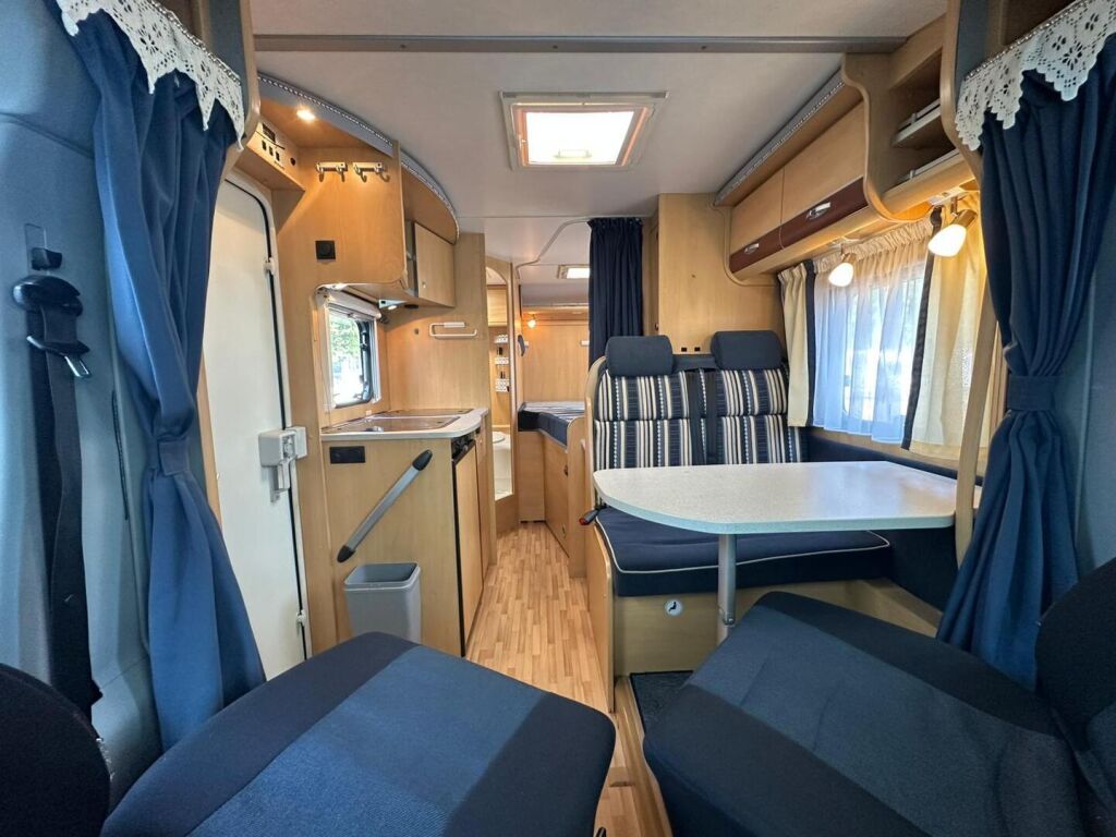 Dethleffs Globebus T 002 2007 Valkoinen