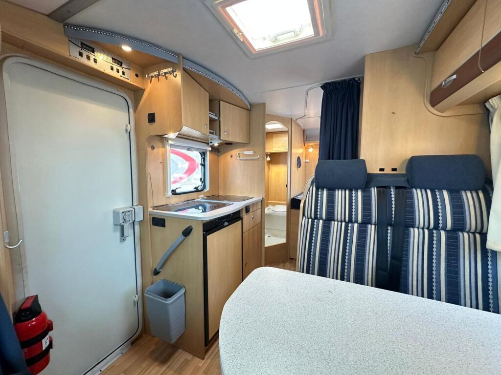 Dethleffs Globebus T 002 2007 Valkoinen