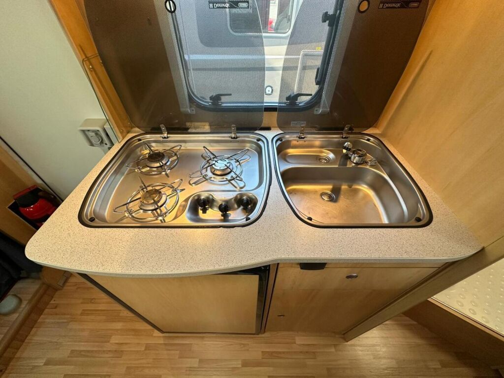 Dethleffs Globebus T 002 2007 Valkoinen