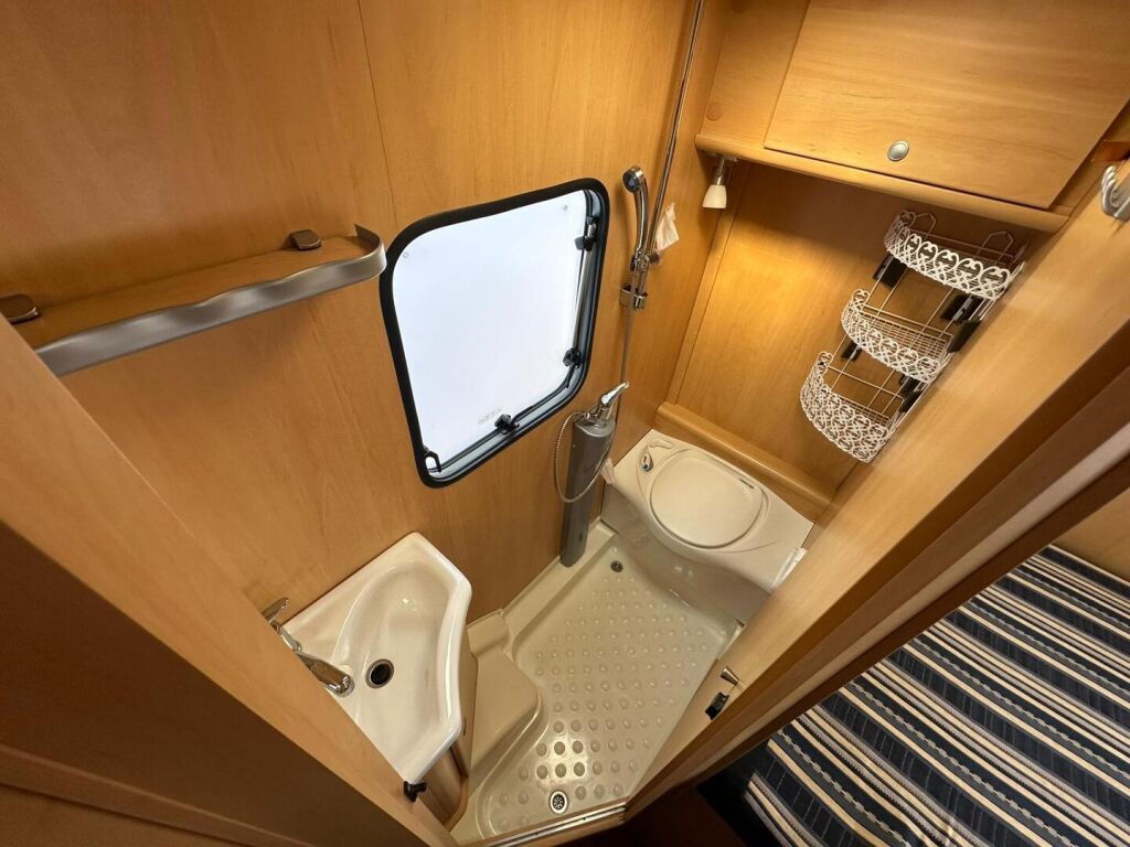 Dethleffs Globebus T 002 2007 Valkoinen