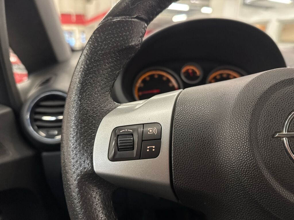 Opel Corsa 2007 Musta