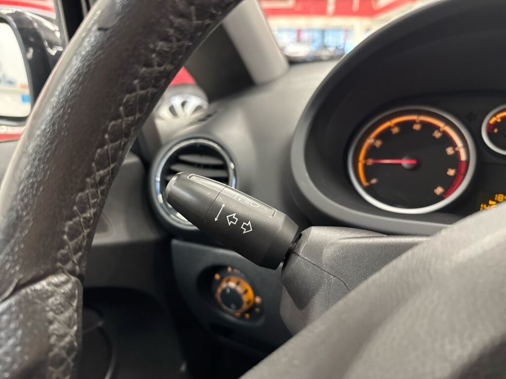 Opel Corsa 2007 Musta