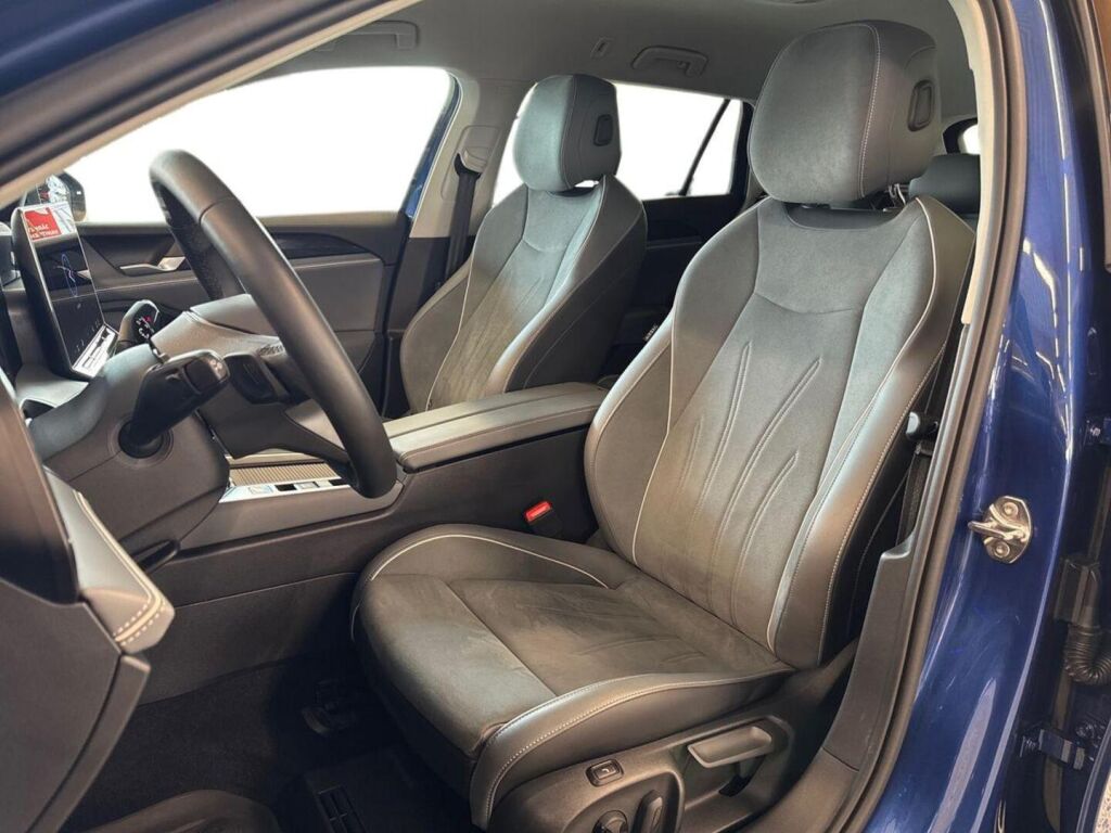 Volkswagen Passat 2024 Sininen