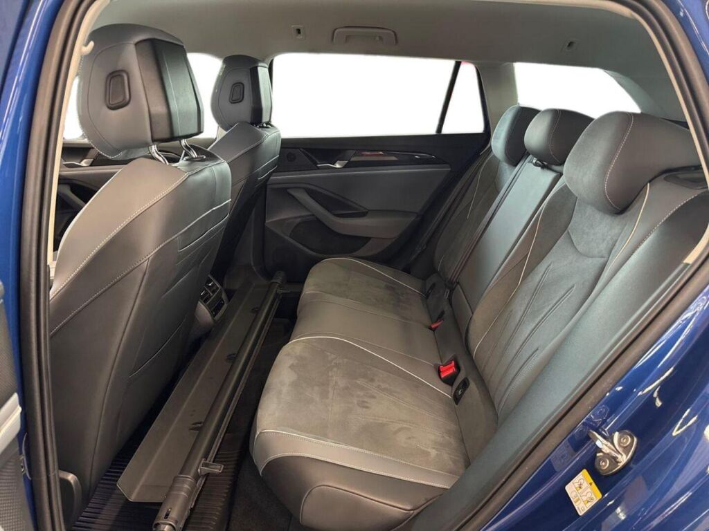 Volkswagen Passat 2024 Sininen