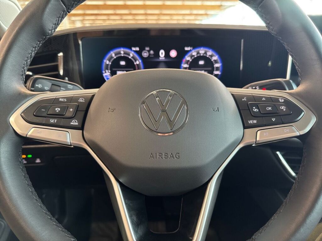 Volkswagen Passat 2024 Sininen