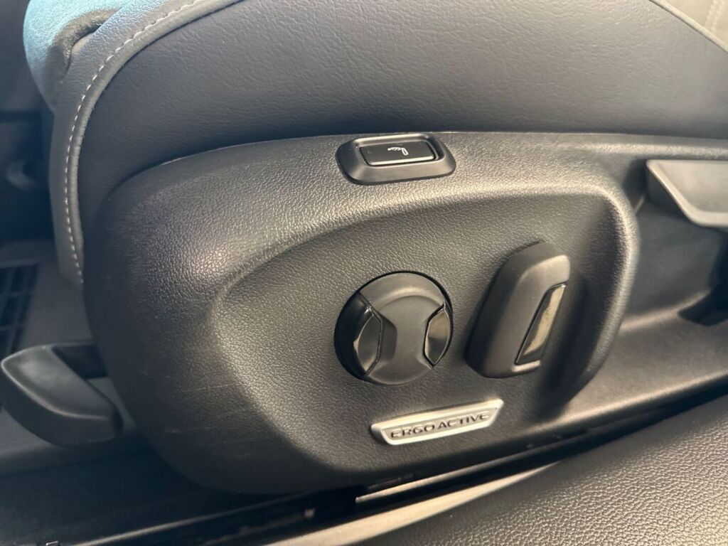 Volkswagen Passat 2024 Sininen