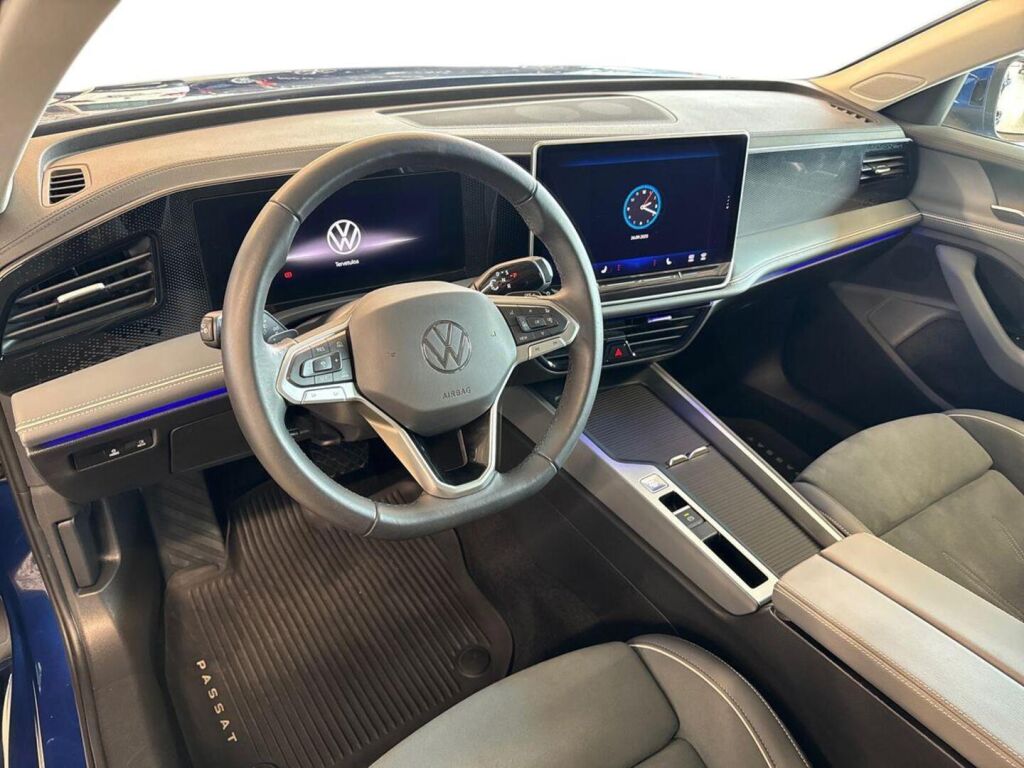 Volkswagen Passat 2024 Sininen